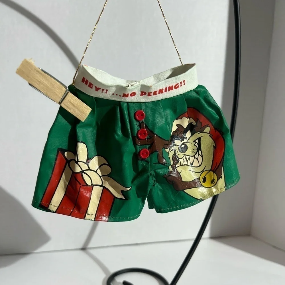 🎄Warner brothers NWT, VINTAGE Tasmanian devil boxer shorts Christmas ornament.